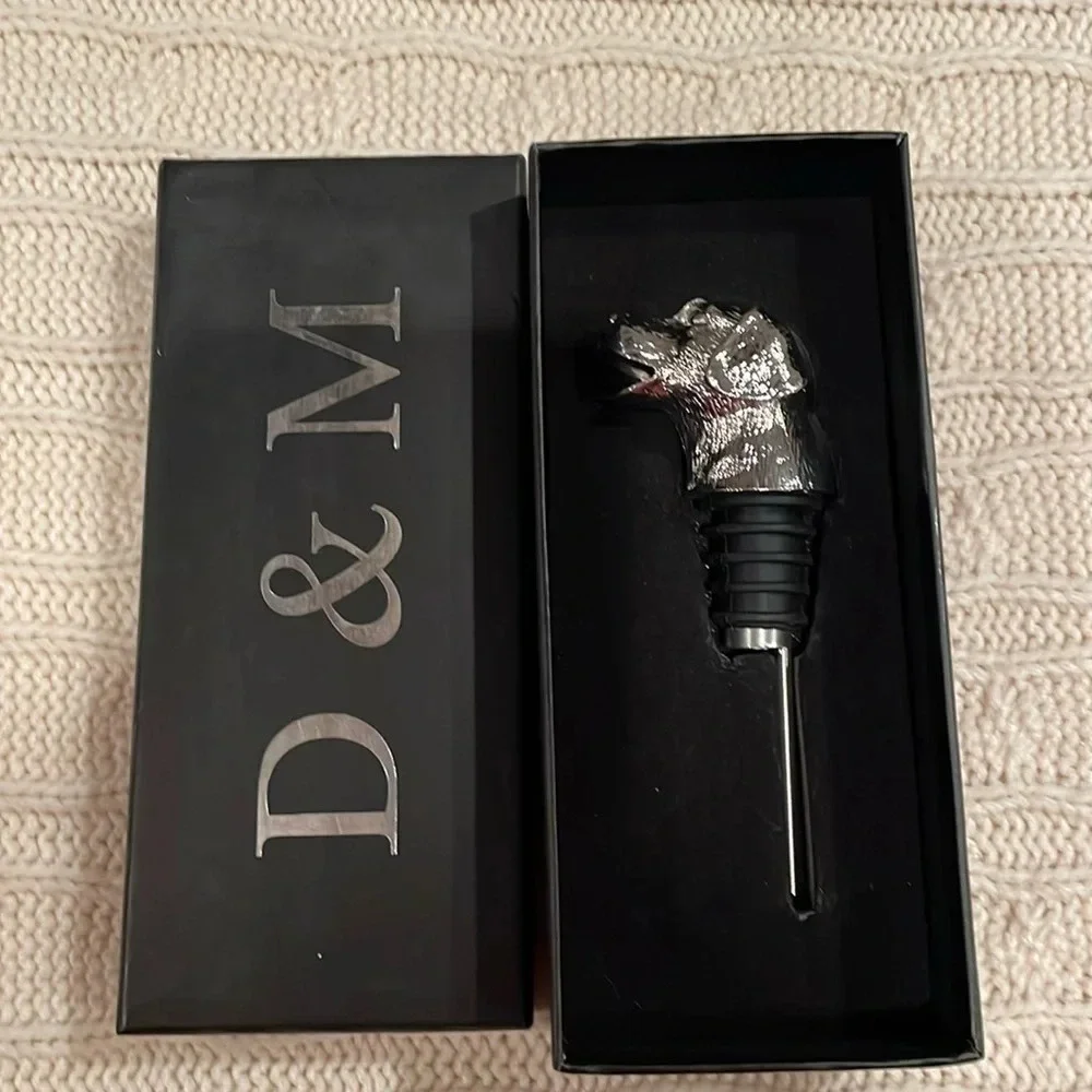NWOT Labrador D&M wine aerator/pourer. Original box.silver tone wine spirits dog